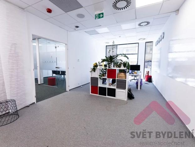 Pronájem kanceláře, Praha - Karlín, Sokolovská, 289 m2