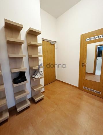 Pronájem bytu 1+kk, Praha, Březenská, 66 m2