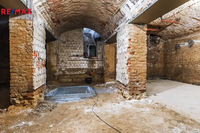 Pronájem obchodního prostoru, Praha - Žižkov, Seifertova, 110 m2