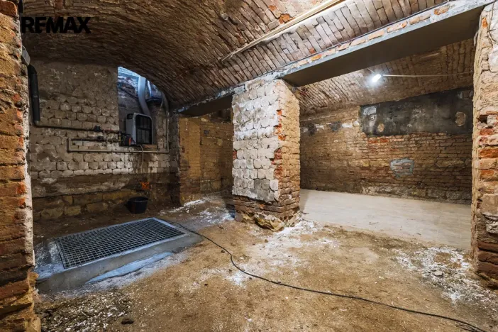 Pronájem obchodního prostoru, Praha - Žižkov, Seifertova, 110 m2