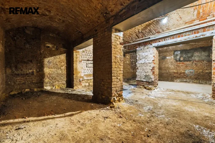 Pronájem obchodního prostoru, Praha - Žižkov, Seifertova, 110 m2