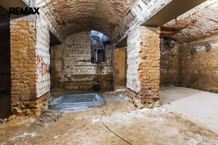 Pronájem obchodního prostoru, Praha - Žižkov, Seifertova, 110 m2