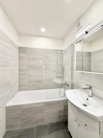 Pronájem bytu 3+1, Liberec - Liberec XIII-Nové Pavlovice, Bezová, 67 m2