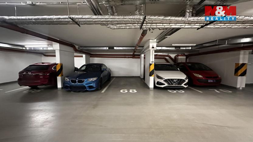 Prodej garážového stání, Praha - Strašnice, Názovská, 18 m2