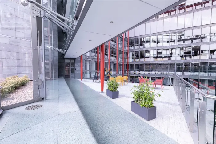 Pronájem kanceláře, Praha - Karlín, Karolinská, 1552 m2