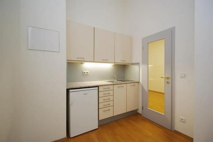 Pronájem kanceláře, Praha - Smíchov, Štefánikova, 70 m2