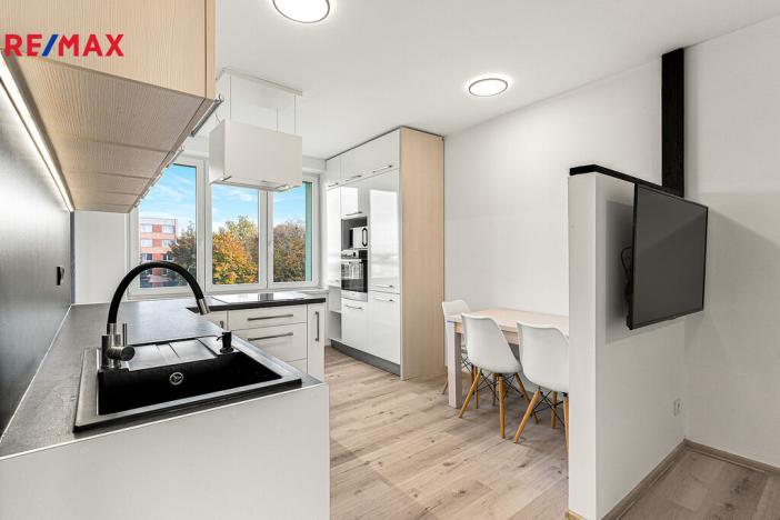 Prodej bytu 3+kk, Pardubice - Polabiny, Družstevní, 51 m2