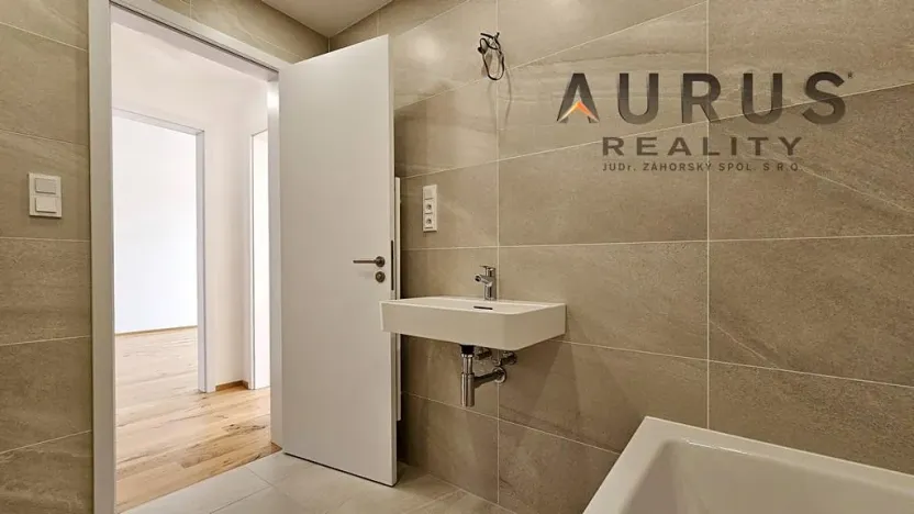 Pronájem bytu 2+kk, Praha - Nusle, Bělehradská, 60 m2