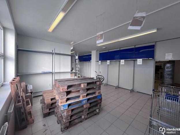 Pronájem obchodního prostoru, Uničov, Šumperská, 450 m2