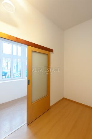 Prodej bytu 2+kk, Karlovy Vary - Stará Role, Závodu míru, 36 m2
