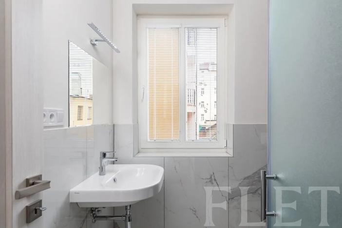 Pronájem bytu 2+kk, Praha - Smíchov, Plzeňská, 30 m2