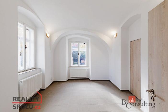 Pronájem obchodního prostoru, Jihlava, Čajkovského, 131 m2