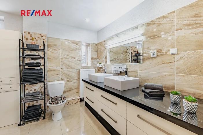 Prodej vícegeneračního domu, České Velenice, Komenského, 247 m2