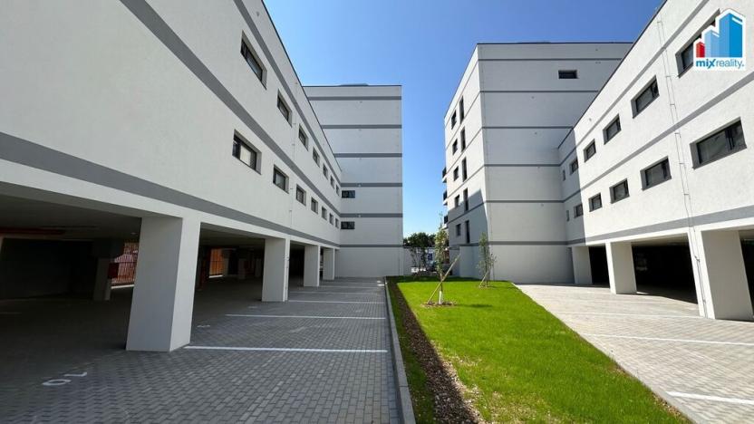 Pronájem garážového stání, Plzeň, Pilařská, 12 m2