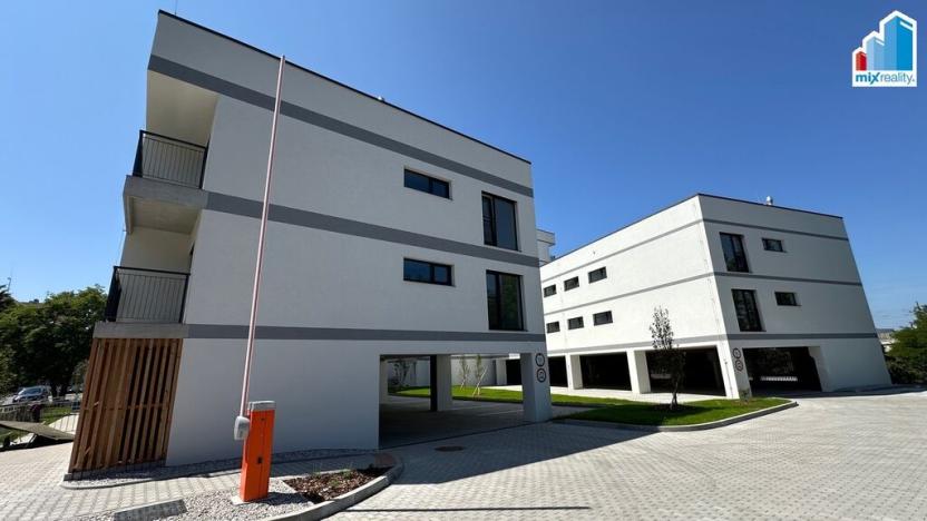 Pronájem garážového stání, Plzeň, Pilařská, 12 m2