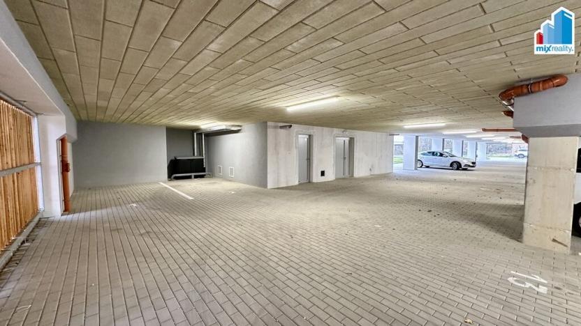 Pronájem garážového stání, Plzeň, Pilařská, 12 m2