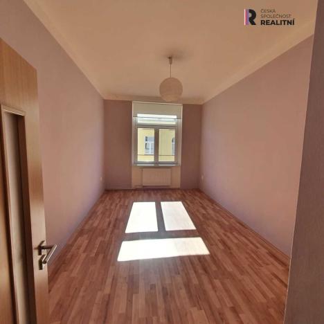 Pronájem bytu 3+1, Karlovy Vary, Raisova, 100 m2