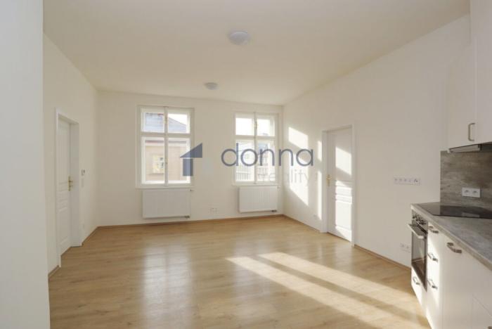 Pronájem bytu 3+kk, Praha, Rumunská, 67 m2