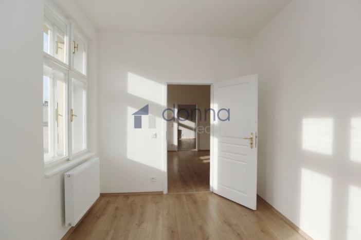 Pronájem bytu 3+kk, Praha, Rumunská, 67 m2