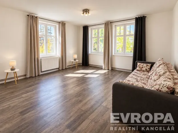 Prodej bytu 2+1, Nový Bor, Palackého náměstí, 67 m2