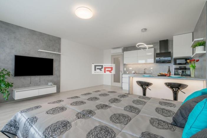 Pronájem bytu 1+kk, Olomouc - Povel, Slavonínská, 41 m2