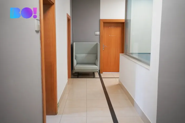 Pronájem kanceláře, Praha, Žerotínova, 420 m2