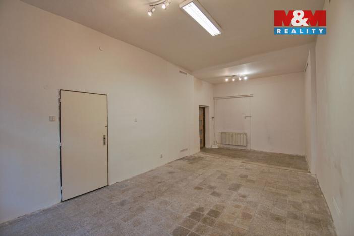 Pronájem obchodního prostoru, Valašské Meziříčí, Náměstí, 32 m2