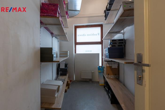 Prodej obchodního prostoru, Karlovy Vary, Zámecký vrch, 30 m2