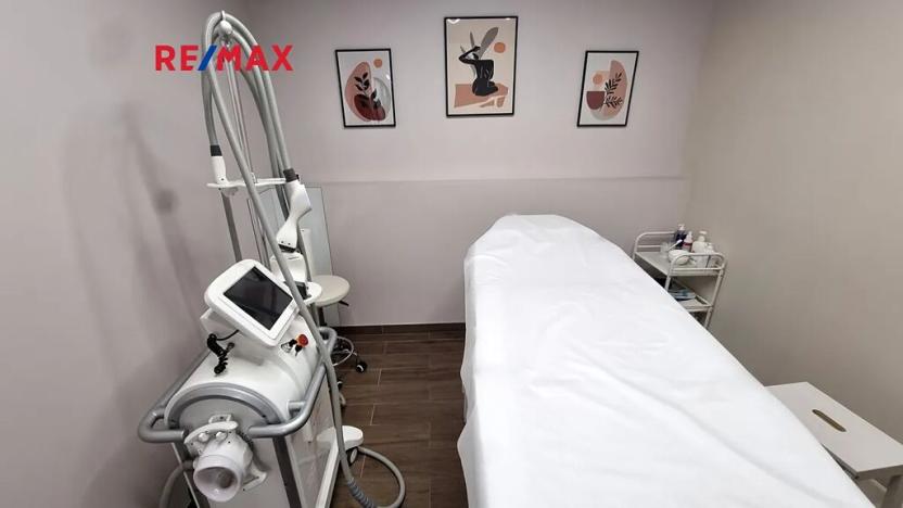 Pronájem obchodního prostoru, Praha - Karlín, Sokolovská, 165 m2