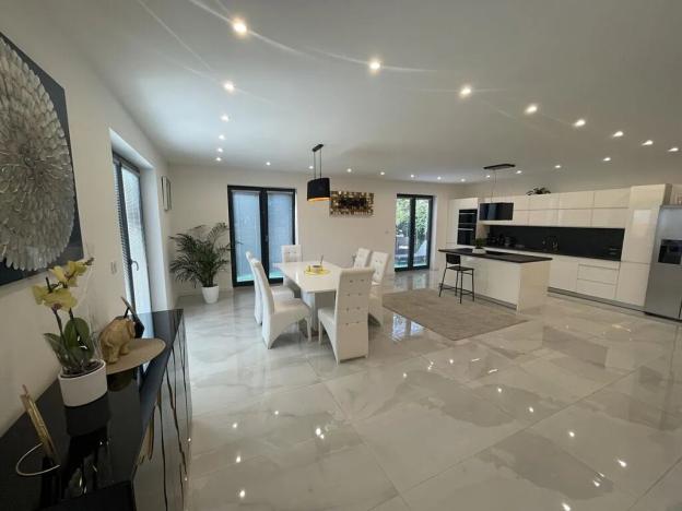 Prodej rodinného domu, Jeneč, Malé náměstí, 192 m2