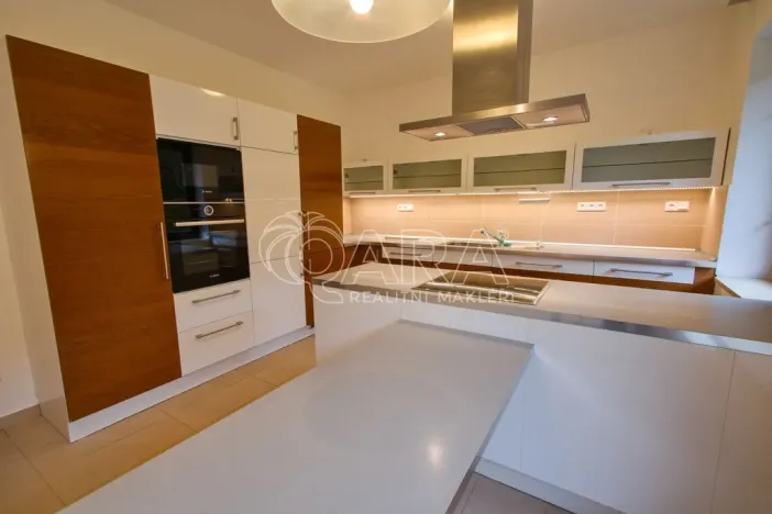 Pronájem rodinného domu, Praha - Kunratice, Ke hrádku, 417 m2