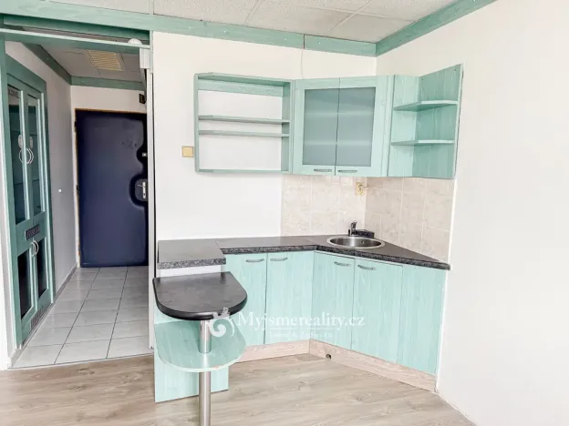 Pronájem obchodního prostoru, Zlín, náměstí Práce, 22 m2