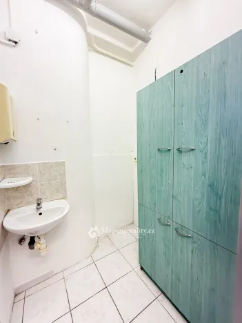 Pronájem obchodního prostoru, Zlín, náměstí Práce, 22 m2