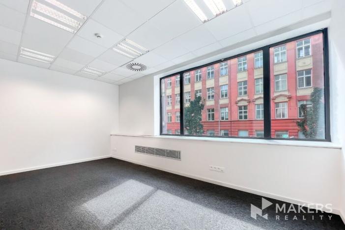 Pronájem kanceláře, Praha - Karlín, Thámova, 278 m2