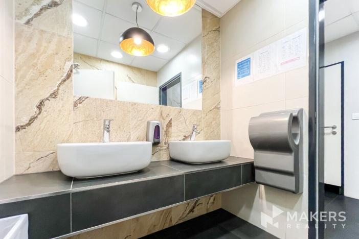 Pronájem kanceláře, Praha - Karlín, Thámova, 278 m2