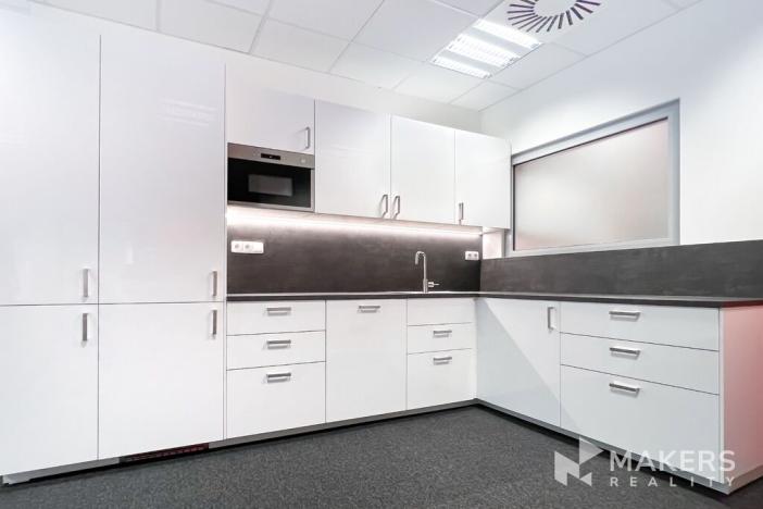 Pronájem kanceláře, Praha - Karlín, Thámova, 252 m2