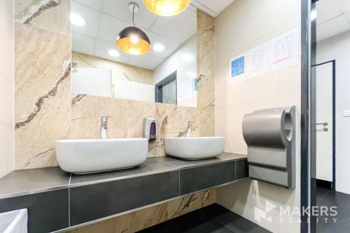 Pronájem kanceláře, Praha - Karlín, Thámova, 252 m2