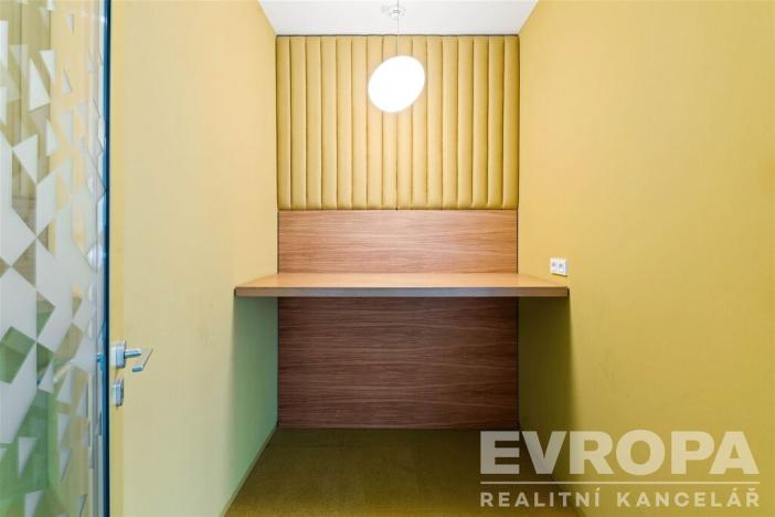 Pronájem kanceláře, Praha - Holešovice, Plynární, 648 m2