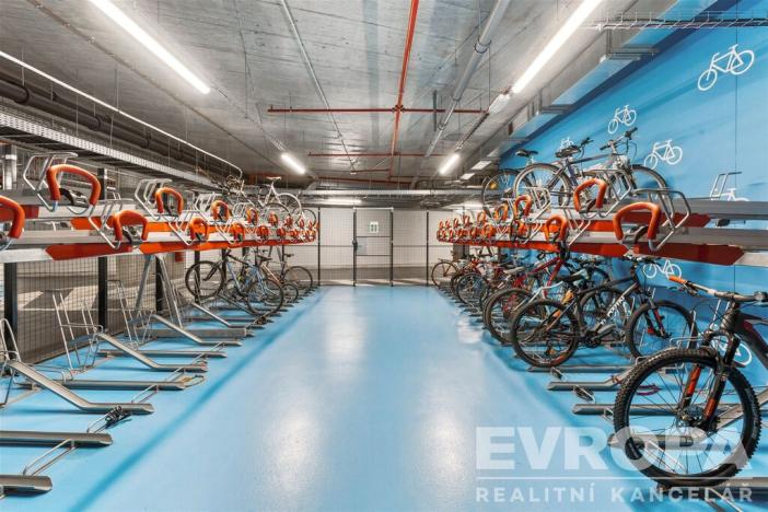 Pronájem kanceláře, Praha - Holešovice, Plynární, 648 m2