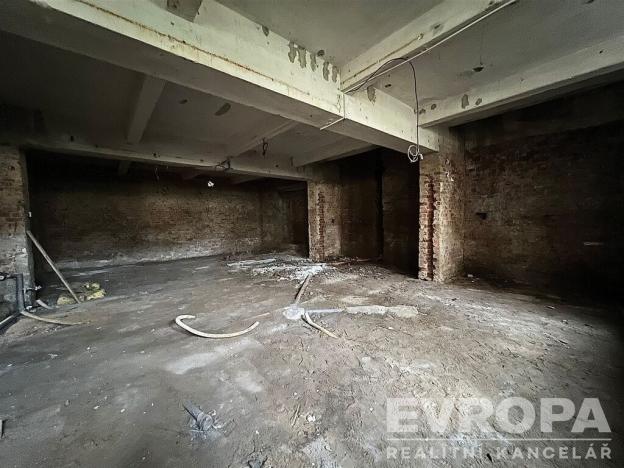 Pronájem obchodního prostoru, Praha - Libeň, náměstí Dr. Václava Holého, 300 m2