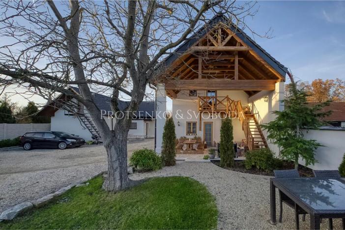 Prodej apartmánu, Lipí, 197 m2