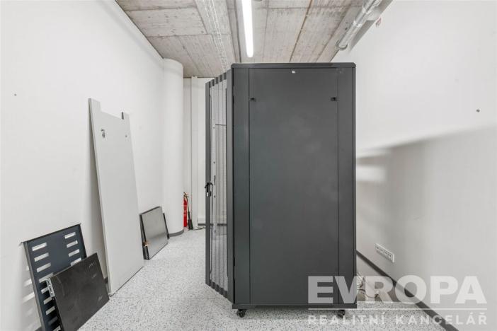 Pronájem kanceláře, Praha - Holešovice, Plynární, 670 m2