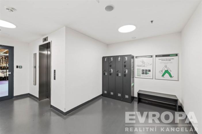 Pronájem kanceláře, Praha - Holešovice, Plynární, 670 m2