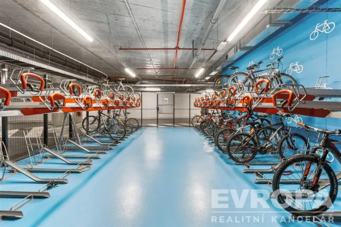 Pronájem kanceláře, Praha - Holešovice, Plynární, 670 m2