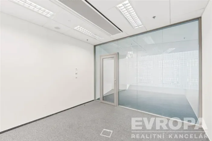 Pronájem kanceláře, Praha - Holešovice, Plynární, 670 m2