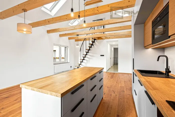 Prodej atypického bytu, Praha - Zbraslav, Elišky Přemyslovny, 110 m2