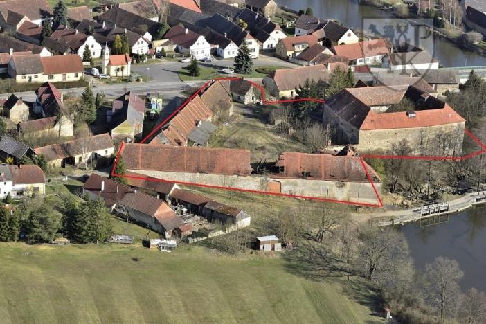 Prodej historického objektu, Tchořovice, 4000 m2