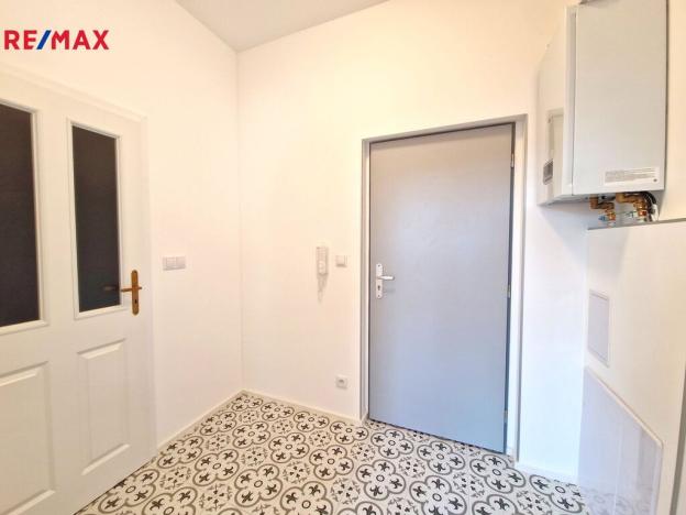 Pronájem bytu 1+kk, Praha - Břevnov, Radimova, 28 m2