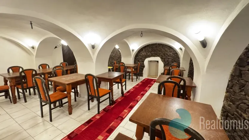 Pronájem restaurace, Prachatice, Velké náměstí, 200 m2