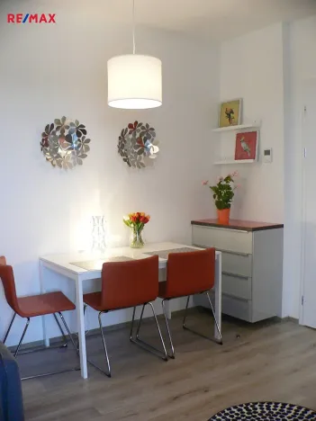 Pronájem bytu 1+kk, Praha - Malešice, Počernická, 42 m2